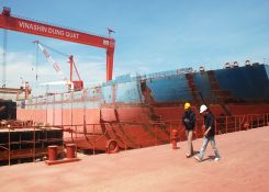 NHÀ MÁY ĐÓNG TÀU DUNG QUẤT